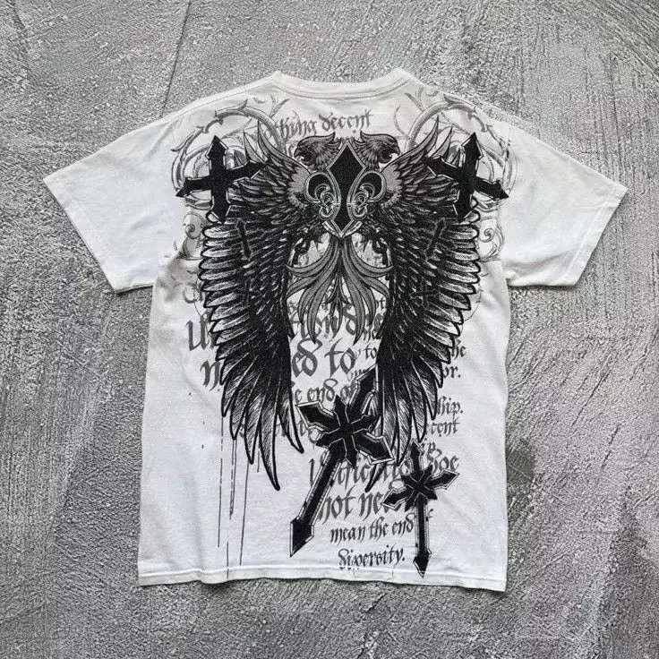Gothic Streetwear Brand - T-Shirt Y2K Gotica con Croce e